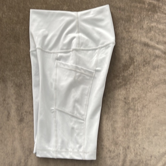 90degree by Reflex biker shorts with side pockets. Size XS. Color light gray. - Picture 3 of 5